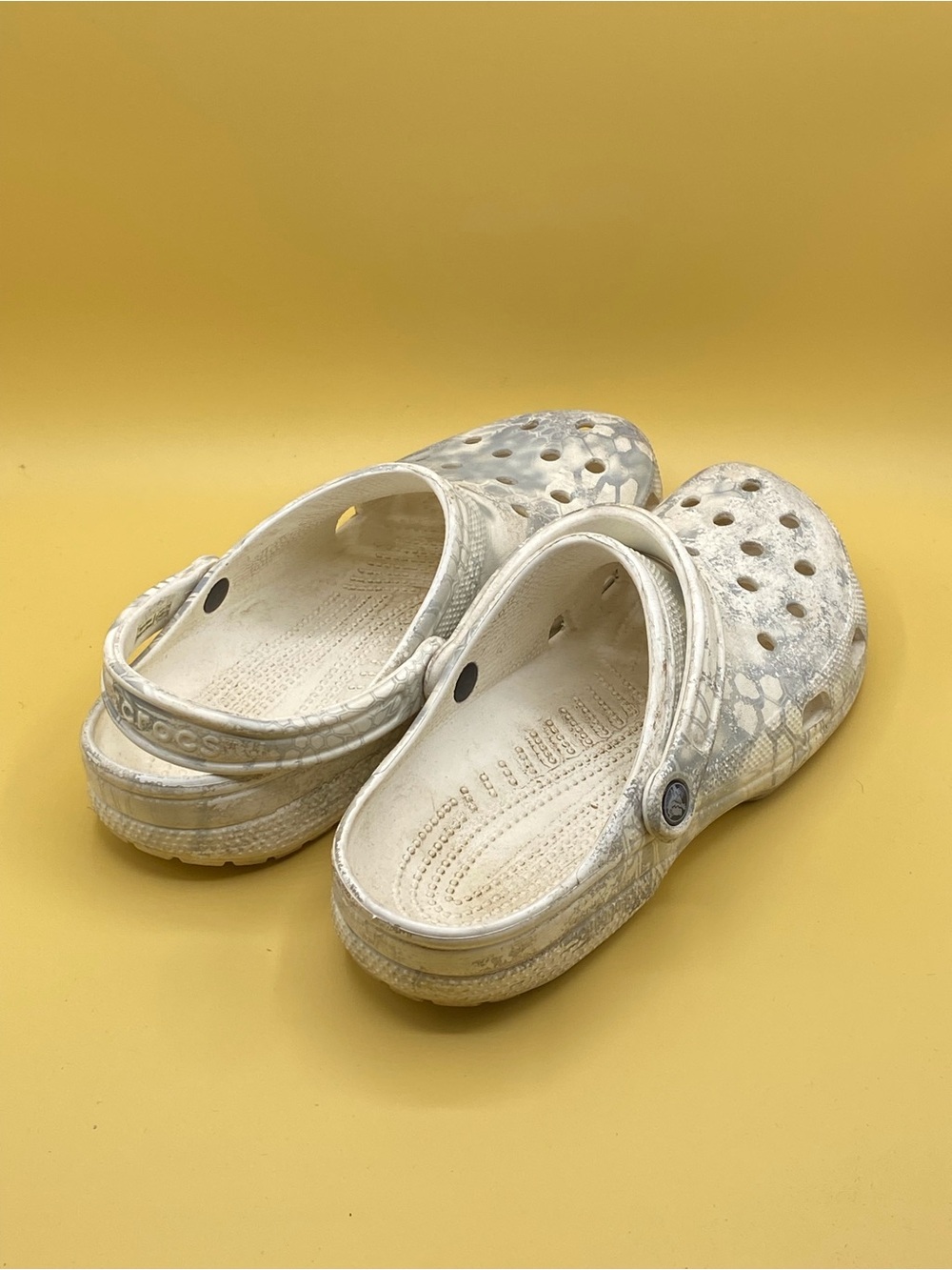 CROCS Kids White and Light Gray Patterned Clogs - Picture 4 of 4